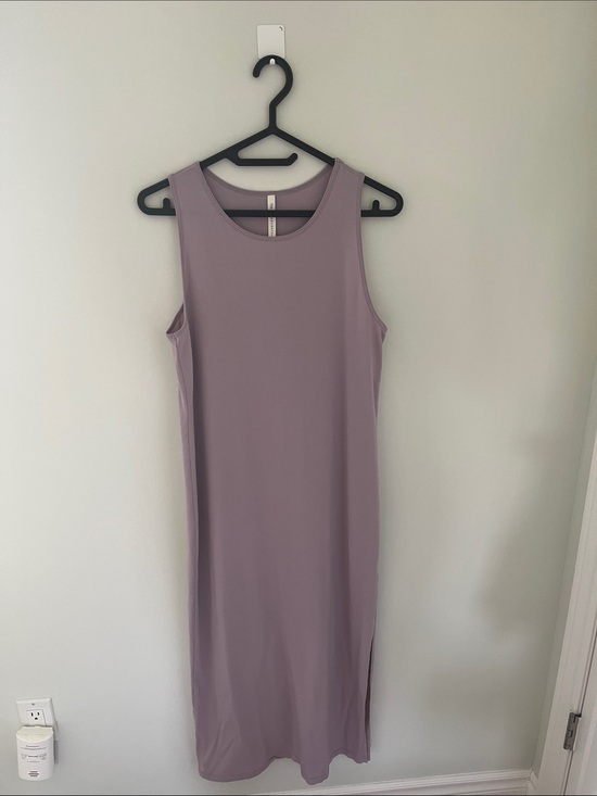 Babaton Dresses & Skirts - Babaton Lavender Sleeveless Maxi Dress